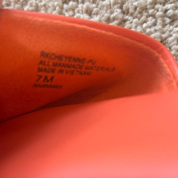 Nordstrom Rack Vibrant Orange Slide Sandals - Size 7 - Picture 5 of 6